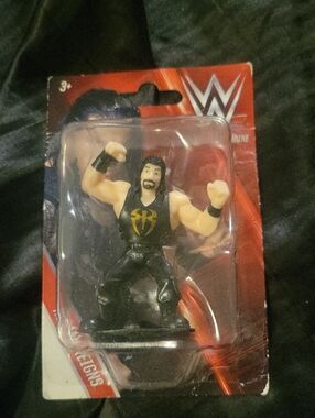 WWE Roman Reigns Mini Figure - Black and Gold Outfit